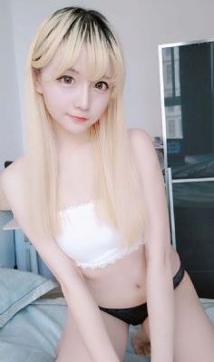不扣钮扣的女孩